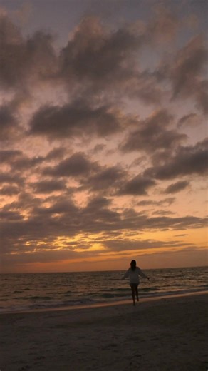 Beautiful Girls at the Beach: Sunset Aesthetics