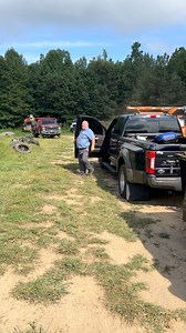 🎥 Big thanks to Triple R Dairy for stopping by! We’re glad to see them happily picking up a load of wood from us today. 🌲💪 It’s not firewood yet, but it’s great quality, well-seasoned in spots, and a fantastic value for anyone who wants to put it to use. 👍 We’ll even load it for free. 📍 Located in Green Bay, VA. First come, first served — grab yours while it lasts! #TreeService #GreenBayVA #WoodPickup #JBTS | J-Bird's Tree Service