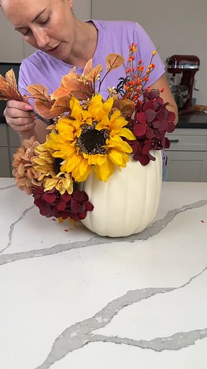 252K views · 969 reactions | DIY fall decoration! #reels #fall #art #crafts #fun | Kristin's Friends | Facebook