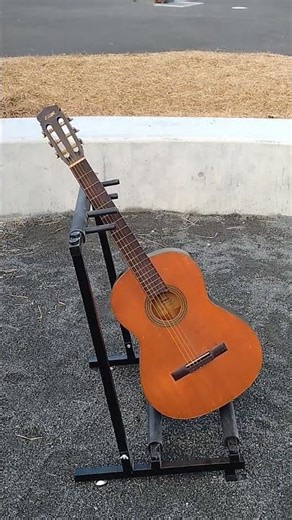 クラシックギターの山崎和臣
