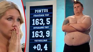 Här ställer Pontus sig på vågen