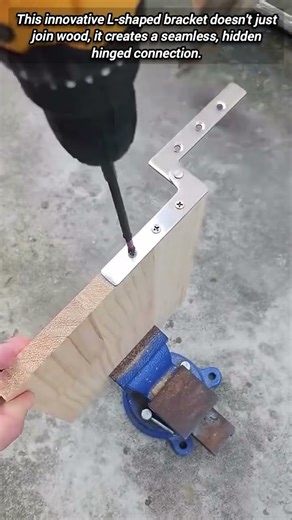 Unique L-shaped hinge for pivoting wooden joints.