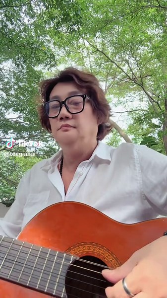 Cỏ Úa — Kỷ Niệm 6X: Tình Yêu Không Zalo, Không Facebook