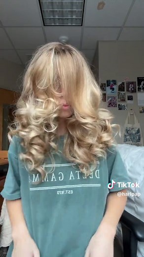 Flipping and shaking out the overnight heatless princess sock curls #heatlesscurls #blowout #retro #80s #hair