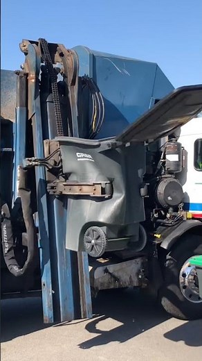 CR&R Fast N3 Garbage Truck #automobile #trashart #garbagecollection #garbagetruck #recycling