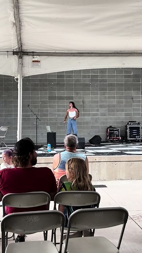 I can’t do two things at once, yo girl aint very coordinated at all. 🤦🏻‍♀️ #webercountyfair #firstshow #singing #performance #singersongwriter #faithfully #journey @JOURNEY #music #julieannamusic #show #webercountyutah #coordination #silorecords