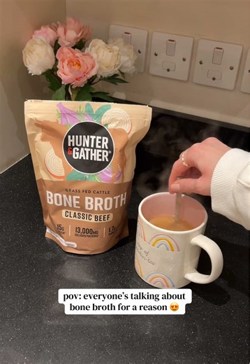 the amount of health benefits in bone broth is insane 🤯 so worth it & this one is amazing as a little hug in a mug 🤎 or perfect for cooking !!! 🥘 obsessed @Hunter & Gather Foods ✨ #bonebroth #bonebrothbenefits #bonebrothprotein #bonebrothcollagen #tiktokshop