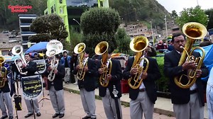 La Banda Sinfonía Junín de Jauja deleita musicalmente al público con un conjunto de huaynos y huaylarsh en el día de la costumbrista alba de la Festividad en honor a San Juan Evangelista,festividad andina realizado la última semana del mes de diciembre en Ascención,Huancavelica. #Sinfonía_Junín_de_Jauja #Huaynos_del_Centro Sentimiento Bandero © 2019 | Sentimiento Bandero