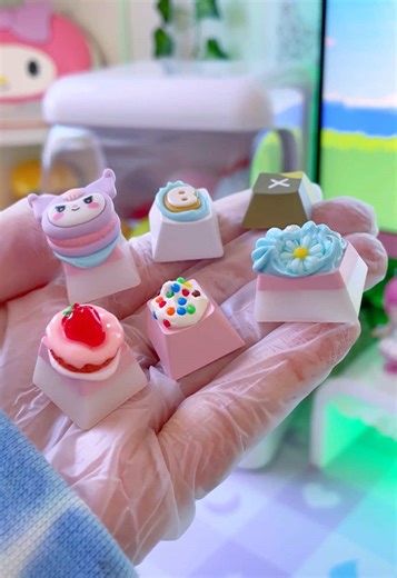 Kawaii keycaps are $7 per pull 😍💓 shop link in bio ✨ #kawaiisetup #kawaiiaesthetics #sanriogirl #cutesetup #pinksetup #keycaps #keycap #artisankeycap #gachapon #gashapon #artisankeycaps #kawaiigamer #kawaiigaming