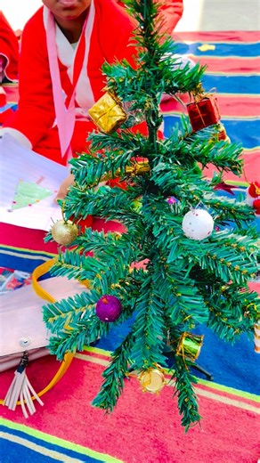 🎄✨ 𝐓𝐡𝐞 𝐬𝐩𝐢𝐫𝐢𝐭 𝐨𝐟 𝐂𝐡𝐫𝐢𝐬𝐭𝐦𝐚𝐬 𝐥𝐢𝐭 𝐮𝐩 𝐨𝐮𝐫 𝐬𝐜𝐡𝐨𝐨𝐥 𝐜𝐚𝐦𝐩𝐮𝐬 𝐰𝐢𝐭𝐡 𝐣𝐨𝐲, 𝐥𝐚𝐮𝐠𝐡𝐭𝐞𝐫, 𝐚𝐧𝐝 𝐭𝐨𝐠𝐞𝐭𝐡𝐞𝐫𝐧𝐞𝐬𝐬. 𝐅𝐫𝐨𝐦 𝐟𝐞𝐬𝐭𝐢𝐯𝐞 𝐝𝐞𝐜𝐨𝐫𝐚𝐭𝐢𝐨𝐧𝐬 𝐭𝐨 𝐜𝐡𝐞𝐞𝐫𝐟𝐮𝐥 𝐩𝐞𝐫𝐟𝐨𝐫𝐦𝐚𝐧𝐜𝐞𝐬, 𝐢𝐭 𝐰𝐚𝐬 𝐭𝐫𝐮𝐥𝐲 𝐚 𝐝𝐚𝐲 𝐭𝐨 𝐫𝐞𝐦𝐞𝐦𝐛𝐞𝐫! 𝐌𝐞𝐫𝐫𝐲 𝐂𝐡𝐫𝐢𝐬𝐭𝐦𝐚𝐬 𝐟𝐫𝐨𝐦 𝐨𝐮𝐫 𝐬𝐜𝐡𝐨𝐨𝐥 𝐟𝐚𝐦𝐢𝐥𝐲 ❤️ | Spring Valley School,Gwalior