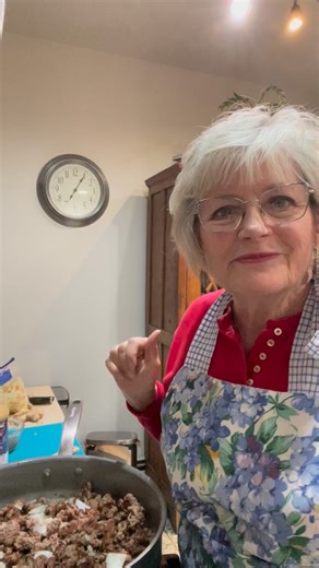 Hamburger Cabbage stir fry. One if the quickest and yummiest dinners. 😋😋😋 You can have it in the table in 15 minutes! Fresh ginger is a key ingredient. #grandmajenean #stirfry #quickdinner | Jenean Tripp