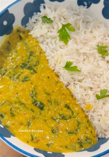 Sri Lankan Dhal Curry with Spinach Ingredients • 2 cups red lentils (dhal) • 5–6 garlic cloves, crushed • A few pieces of rampe (pandan leaf) • A few curry leaves • 1 medium onion, sliced • 1 ripe tomato, chopped • ¾ tsp turmeric powder • 1 tsp Maldive fish flakes • ½ tsp fenugreek seeds • 4–5 black peppercorns • ½ tbsp salt (or to taste) • 2 cups light coconut milk • 2 handfuls spinach, roughly chopped (about 60–80 g) • 1 cup thick coconut milk For the tempering • 2 tbsp oil • ½ tsp mustard see
