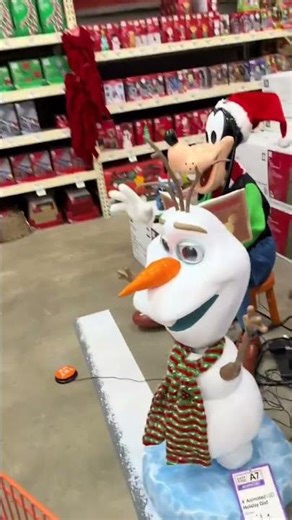 Check out Christmas Goofy at Home Depot! #tinoreviews #christmas #goofy #homedepot Home Depot