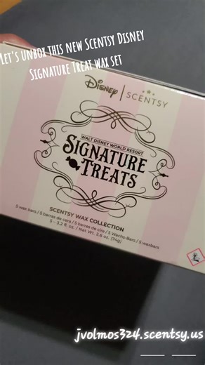 Let's open up this new Scentsy-Disney wax collection! 🐭 Walt Disney World Resort Signature Treats Wax collection…. No visit to Walt Disney World Resort is complete without indulging in the delicious treats offered on Main Street, Liberty Square and beyond. Now you can recreate that joy at home with the Walt Disney World Resort Signature Treats – Scentsy Wax Collection and enjoy the sweet scents of five iconic treats. With one Scentsy Bar in each of the five new fragrances, this irresistible col
