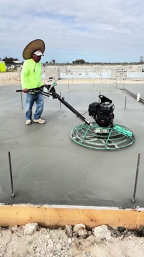 Concrete Finisher Tips for a Smooth Concrete Wall Finish