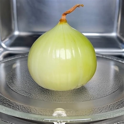 32K views · 4 comments | Put the ONION in the microwave, 2 minutes and you're done! The guests are shocked! Only polite members will say thank you for the recipe  The recipe in 1st comment ⁪ | Inspiring A Better Life | Facebook