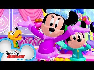 Jingle Bells with Minnie! ❄️ | Disney Junior Holiday Party on Tour | Disney Junior