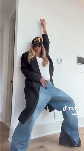 Ciara doing the Promise wall dance to her new song Ecstasy