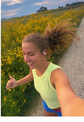 how could I not post a video running by these wildflowers?!!! #runtok #run #runnergirl #runner #runhappy @FP Movement @HeyNuts.HawthornAthletic @lululemon @Saturday Strides @Saucony @Shokz Sports
