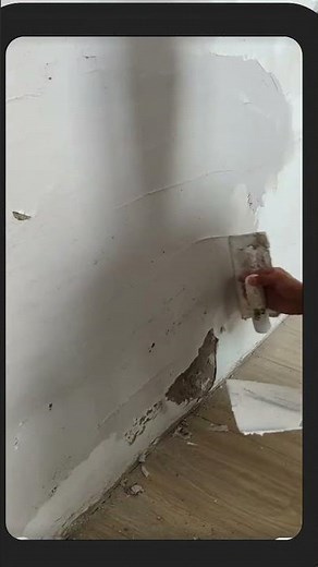 Repairing damaged wall plaster smoothly and neatly