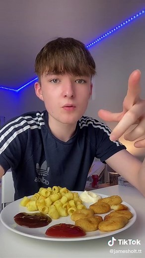 Tasting Space Raiders and Hula Hoops Chips - Review