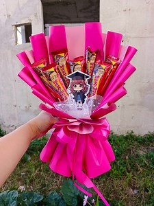 66K views · 535 reactions | Chocolate Bouquet | Graduation Gift Idea! #kindergarten​​​​ #graduation​​​​ #graduationgiftideas​​​​ #giftidea​​​​ #diygiftideas​​​​ #diy​​​ #diygiftideas​​​ #diyideas | DIY IDEAS | Facebook