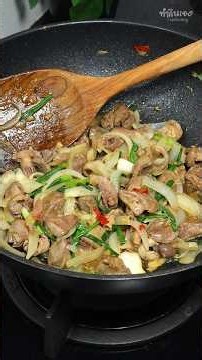 Stir-Fried Chicken Giblets with Onions