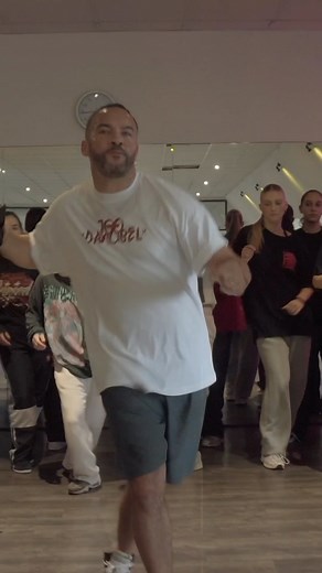 Bruce Ykanji x Dance Workshop Sunday, 08.10.23, Fürth, Germany 100dancibel x LAWRAYS Dance . RECAP. . Merci Monsieur Juste Debout @bruceykanji für das Besuchen unserer Festung, für den tollen Unterricht und die Ratschläge. Die Inhalte helfen unseren Members sich weiterzuentwickeln. Danke an alle Members für das Teilnehmen. Es bestätigt uns darin weiterhin tolle Gastlehrer zu uns in die Tanzschule zu holen, ihr habt gezeigt, wieviel Interesse ihr habt Euch selber zu verbessern und durch weitere T