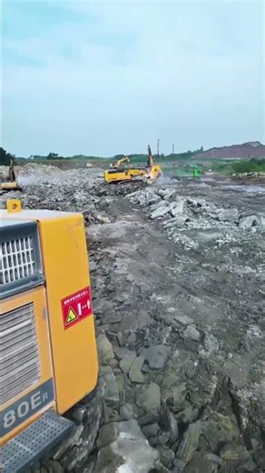 How to Hitachi Excavators Work in 2026?