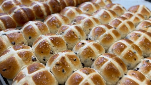 ✨ The Easter countdown has officially begun…and our Bakery is making freshly baked Hot Cross Buns to help you celebrate! Soft, spiced, beautifully glazed and bursting with flavour, they’re handmade and ready for you to enjoy toasted with a generous smear of butter. They’re great for breakfast…or any time of day! Pick up a pack today and have a tasty Eastertime! #RumwellFarmShop #FarmShop #EasterCountdown #HotCrossBuns #MadeAtRumwell #EasterTreats #ShopLocal #SupportLocal | Rumwell Farm Shop
