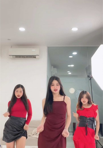 Tren Tari Api 2025: Gerakan Kumpulan Dance yang Menggoda