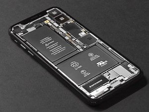 Why Do Some Smartphone Batteries Explode? A Simple Explanation