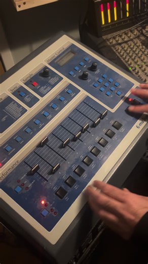 Mz Boom Bap on Instagram: "Simple and effective! Drums 12 sample 950 Just one sample multi pitch on 12 record it on 950/ 12 trigger sample on 950/acapella on 950 #sp1200beats #sp1200 #akais950 #realhiphopmusic"