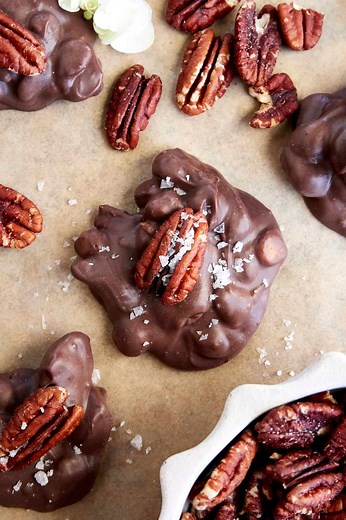 16M views · 14K reactions | Slow Cooker Chocolate Caramel Pecan Clusters | Food Dolls | Facebook