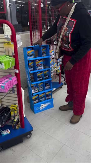 I even got the ones all the Wall !!! lol He fin to open all of them 🤣🤣🤣 #bigmamakids #Godisgood #singlemom #mamapoopoo #bigmama