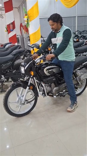 Testing the Hero Splendor Plus: The World's Most Boring Motorcycle #shorts #trending #splendor #bike