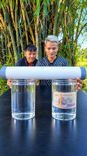 Thử Thách Lấy 1 Triệu Khỏi Chai Nước Úp Ngược Không Đổ Ống Nhựa Không Chạm Tay Không Dụng Cụ#hungvlog