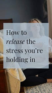 What you didn’t know you needed 👇🏻 This exercise is called the “trapezius twist” 🧠It’s a great way to tone your vagus nerve which activates your parasympathetic nervous system, getting you out of fight or flight and calming anxiety! Start by clasping your hands in front of you, below your waist Slowly rotate from side to side, taking deep cleansing breaths as you go As you rotate slowly raise your hands until the are over your head 🙆🏻‍♀️ This is a great way to release physical tension that 