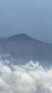 🇨🇲Cameroun. Vue du Mont OKU, depuis les airs; un ensemble volcanique. 🎥Ignace Abraham | Bons Plans Côte d'Ivoire