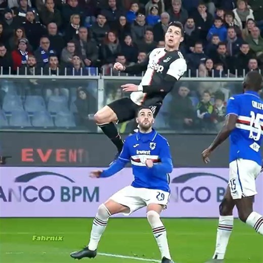 👑 Ronaldo 🐐 Gravity? Never heard of it. 🚀