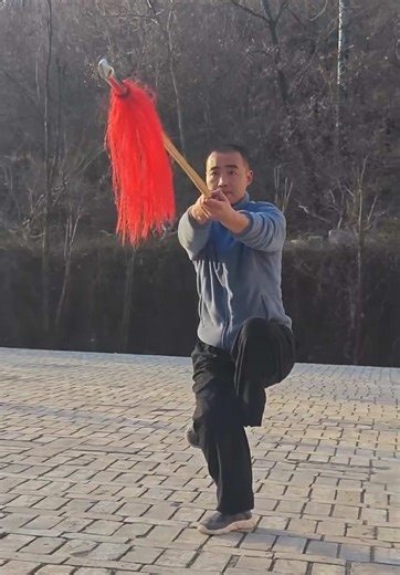 Master Fu is a senior disciple of Grandmaster Yongzhi and one of the leading instructors at Shaolin Yongzhi Traditional Martial Arts Academy. Known for his precision, deep understanding of fundamentals, and sharp eye for detail, Master Fu focuses on building real skill from the ground up , structure, timing, intent, and correct mechanics 🐲 If you want the chance to train with Master Fu, join our Shaolin Kung Fu Retreat this April. 📲Comment “RETREAT” and we’ll send you all the details.