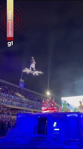 Portela: Homem voa em drone gigante na comissão de frente | #g1 #shorts