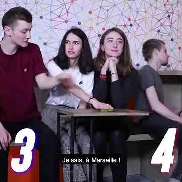 Le casting des Bracelets Rouges s'est prêté au Séries Quiz