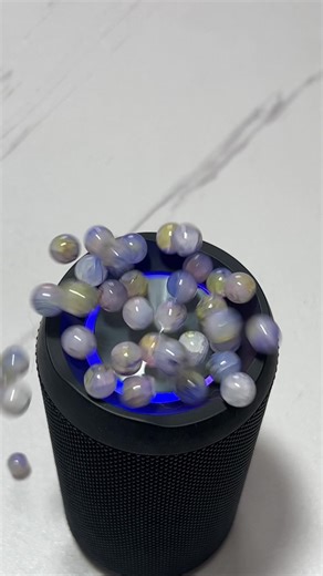 The colorful beads beat with the rhythm of the music #satisfyingvideo #basstest #speaker #asmr