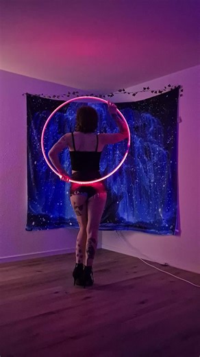 you like the red light? 💃 #dance #heeldance #hulahoop #heelhooping #girlythings #movement #hulahoopdance #performance