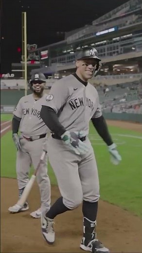 Aaron Judge Caps Off Yankees' 6 Run 8th Inning with His 1st HR Back from IL!