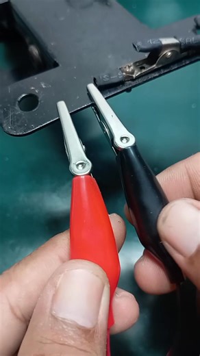 How to attach a wire to an alligator clip. #ElectronicsDIY #AlligatorClip #WiringTips #DIYElectronics #SolderingTips | Sholeh Hartowo