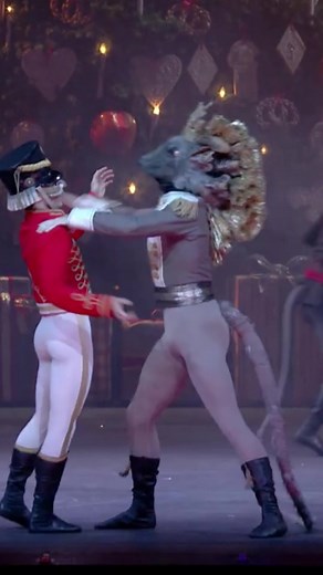 The Nutcracker Ballet Battle Scene: Epic Dance of Gingerbread vs Rat King