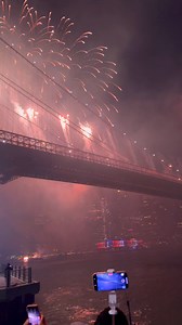 Brooklyn Bridge fireworks turning the skyline into pure celebration #BrooklynBridge #NYCFireworks #NewYorkCity #NYCNights #NYCHolidays #NYCEvents #CityThatNeverSleeps #ManhattanSkyline #NYCViews #NYCMoments | New York Vibes