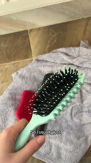 Easy Steps to Clean Your Hairbrush Effectively